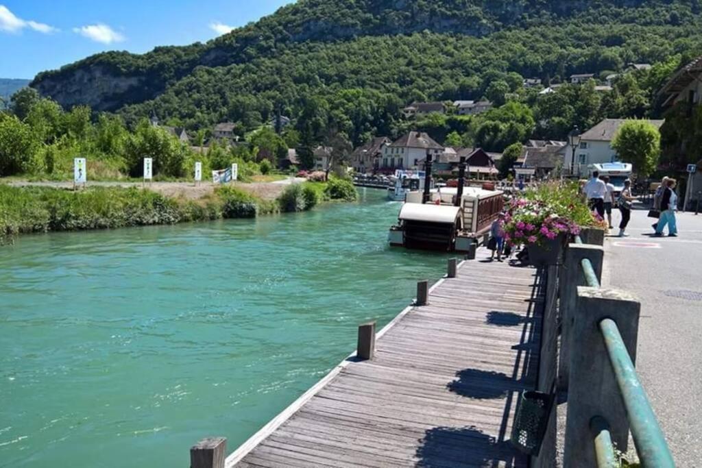 Le Portougais, Chalet A Chanaz, La Petite Venise Savoyarde Экстерьер фото