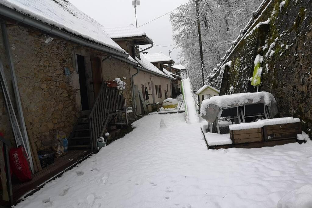 Le Portougais, Chalet A Chanaz, La Petite Venise Savoyarde Экстерьер фото
