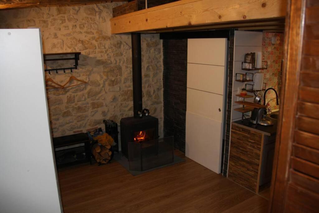 Le Portougais, Chalet A Chanaz, La Petite Venise Savoyarde Экстерьер фото