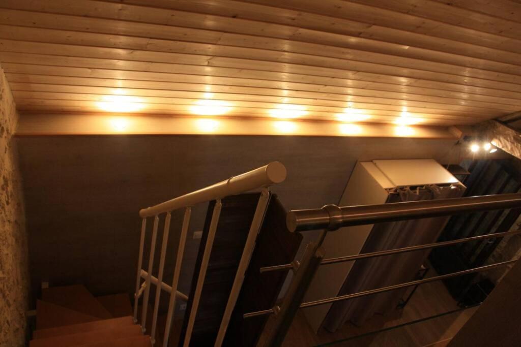 Le Portougais, Chalet A Chanaz, La Petite Venise Savoyarde Экстерьер фото
